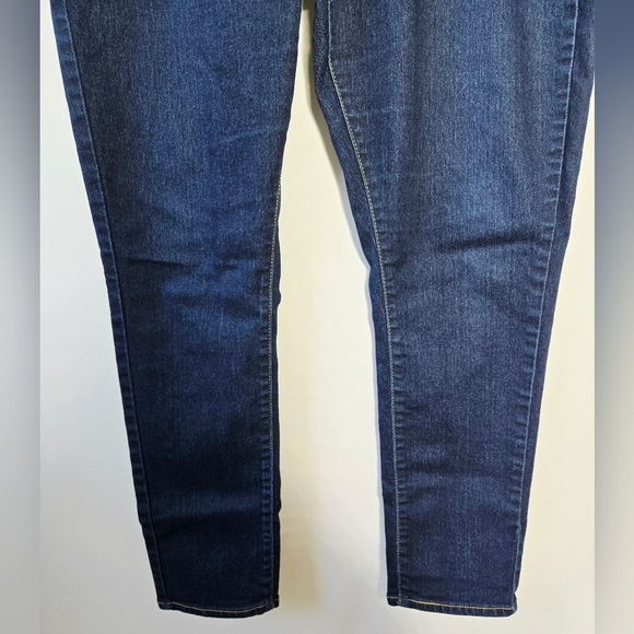 Women's Levi's 311 Shaping Skinny Blue Jeans Size 33 - Picture 3 of 8